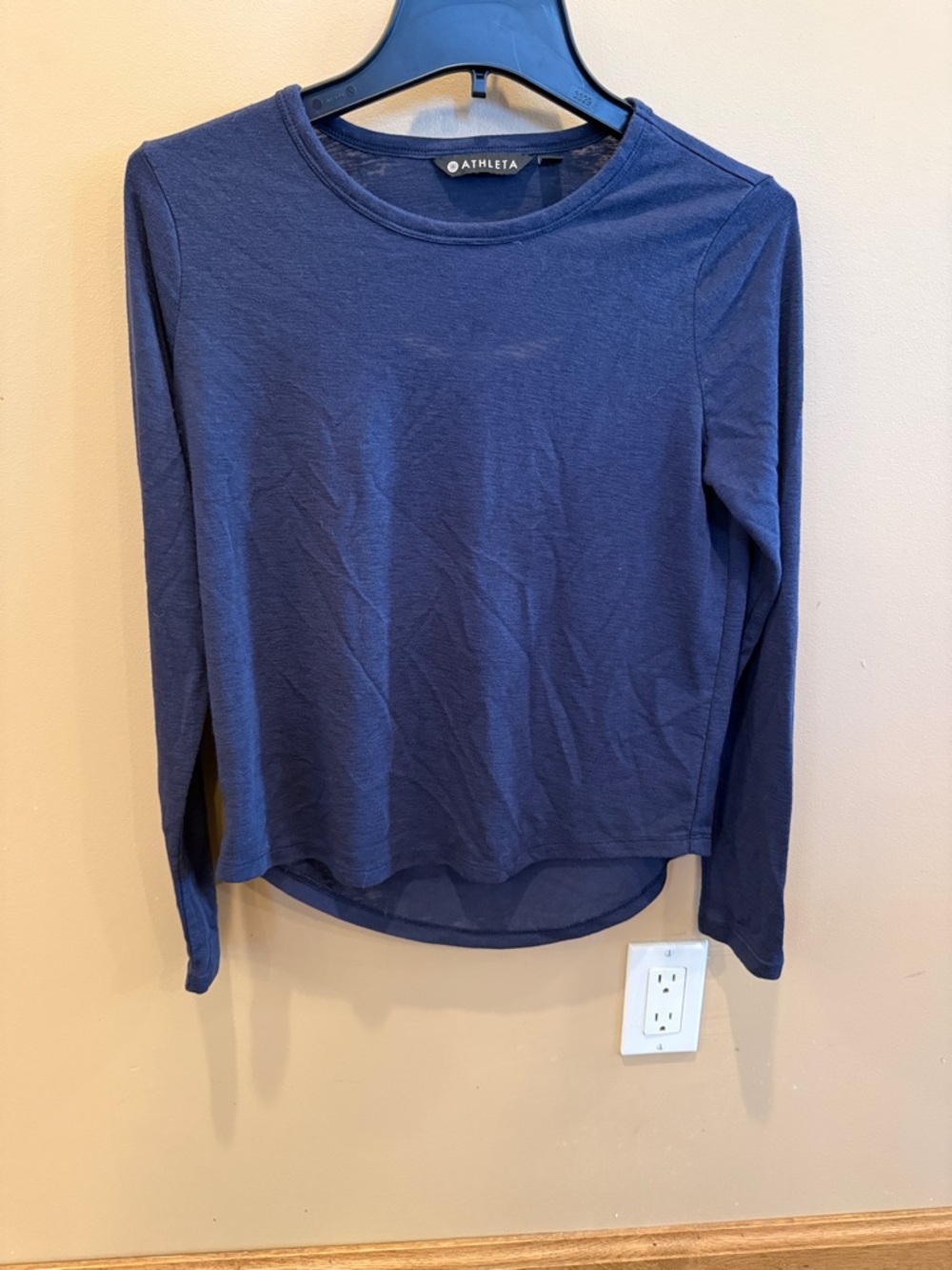 Athleta xxs(runs big) with cut out back  Navy Long Sleeve Crewneck Tee
